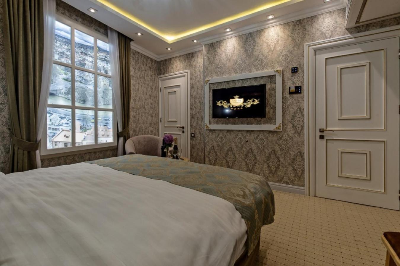 Aqua Hotel Tbilisi Esterno foto