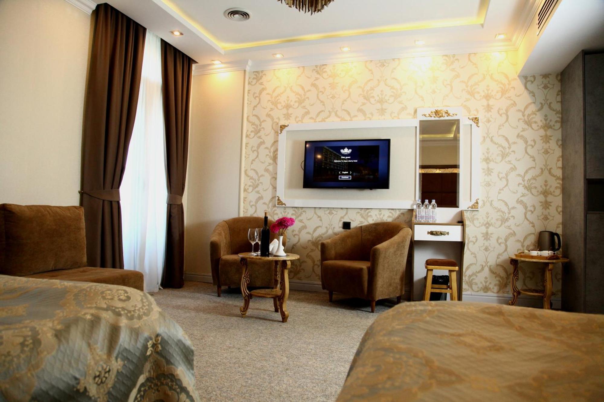 Aqua Hotel Tbilisi Esterno foto